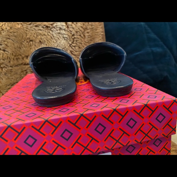 Tory Burch sienna flat slide 8.5 - Picture 4 of 6